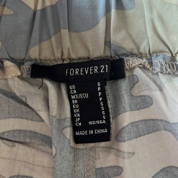 Forever 21 Cargo Parachute Pants - Picture 3 of 3
